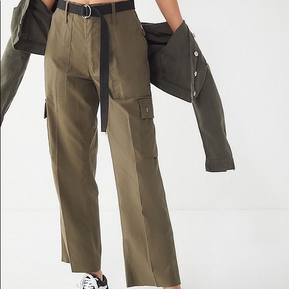 SOLD ✅ Urban Renewal Cropped Surplus Pant - Picture 3 of 4
